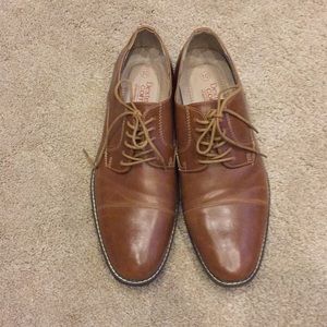 Light brown Oxford shoes